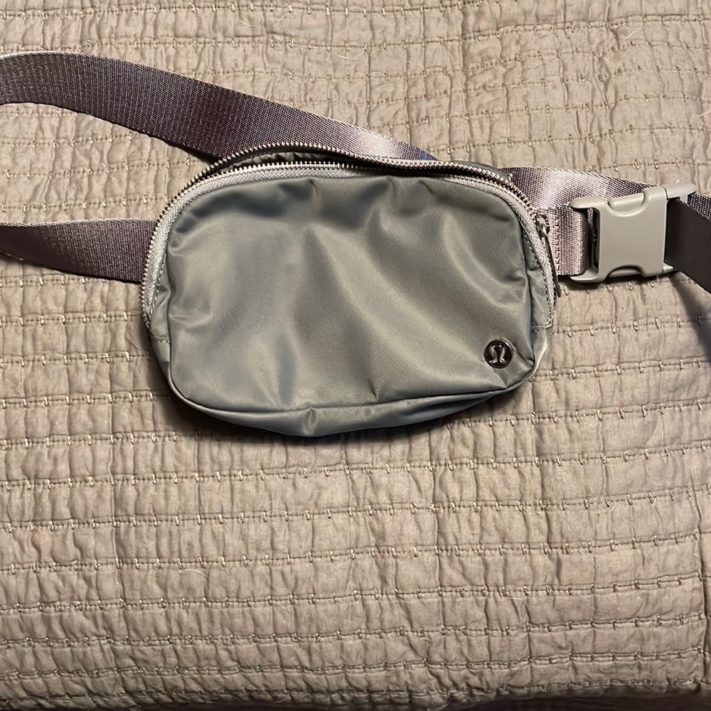 Lulumon belt bag